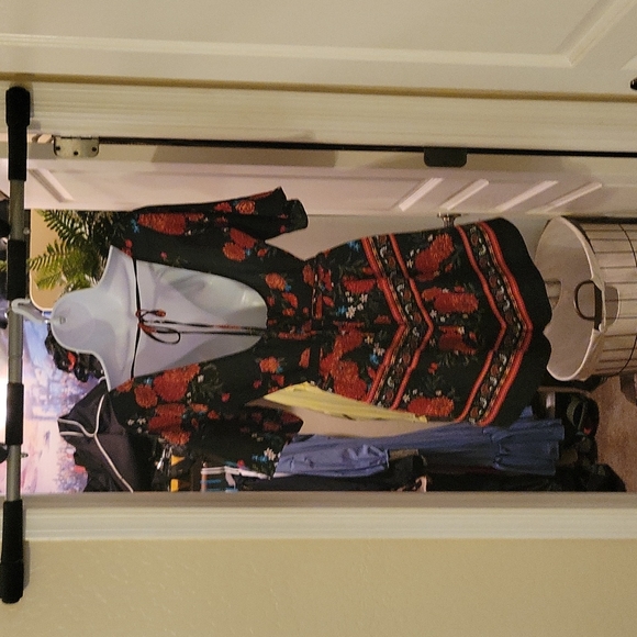 Gorgeous floral detail romper w/ open back - Picture 7 of 7